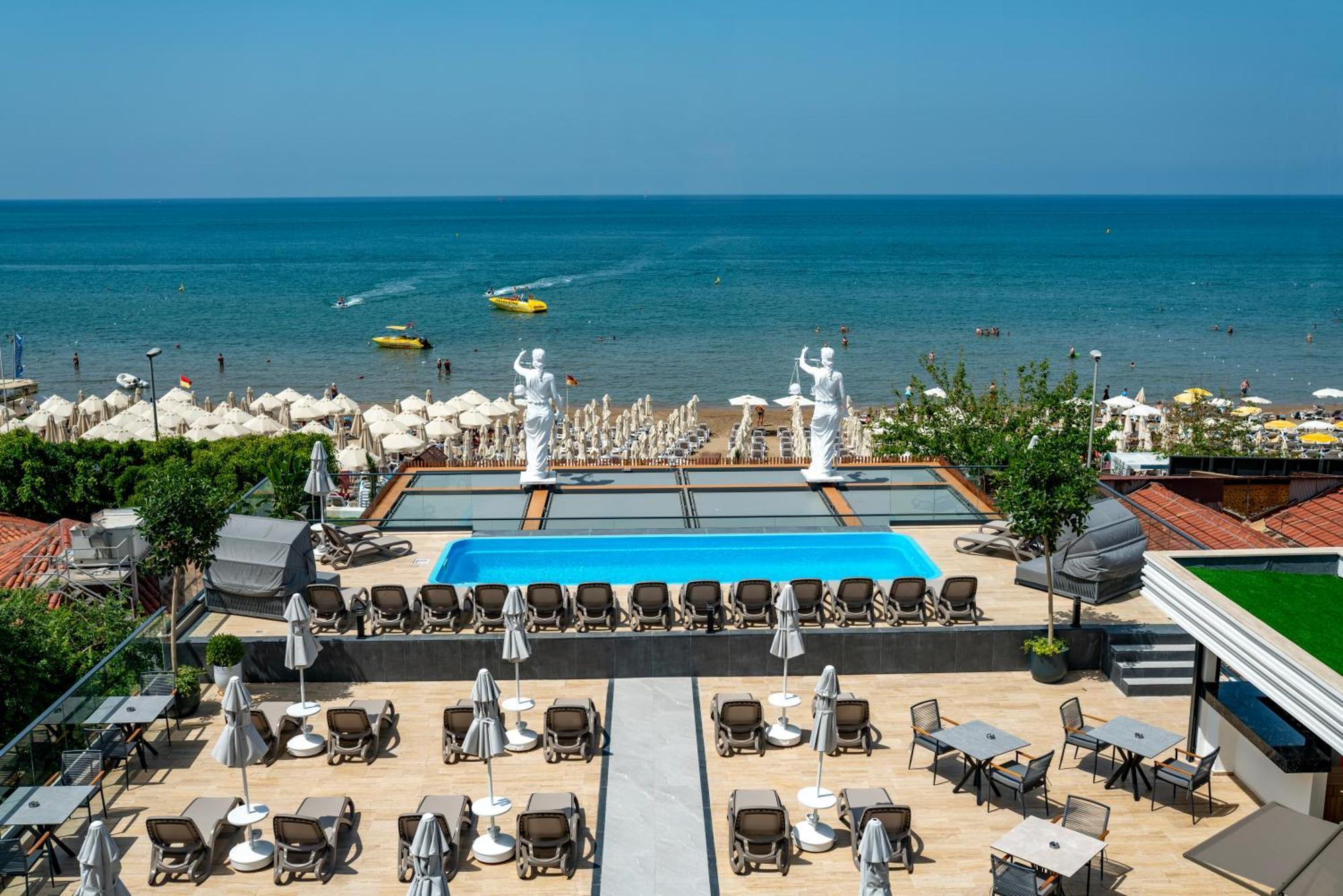 Simus Hotel Side